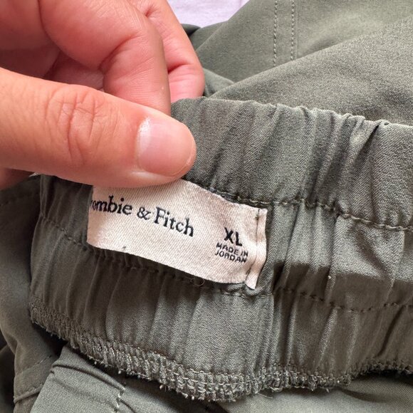 Abercrombie and Fitch Traveler Shorts with Cargo Pockets in Army Green XL - Picture 5 of 12
